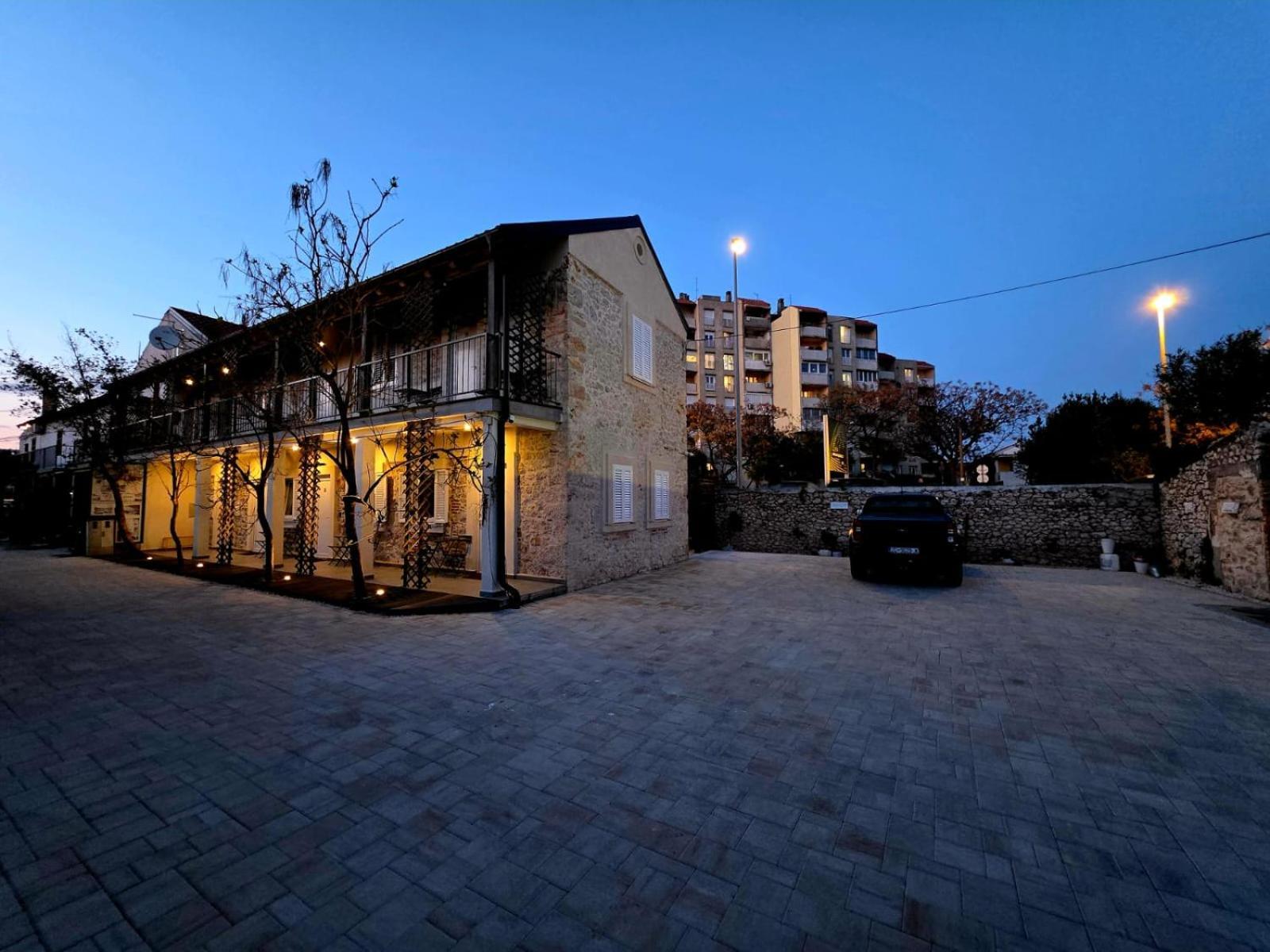 Guverna New City Accommodation ザダル エクステリア 写真
